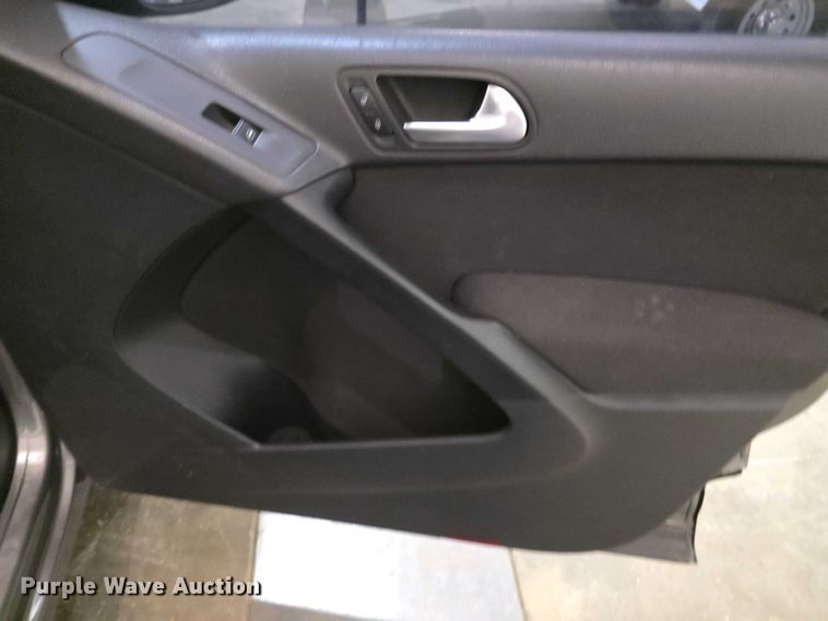 image for item FI0633 2011 Volkswagen Tiguan SUV
