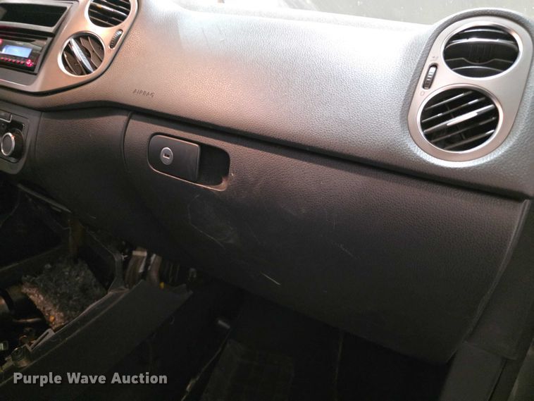 image for item FI0633 2011 Volkswagen Tiguan SUV