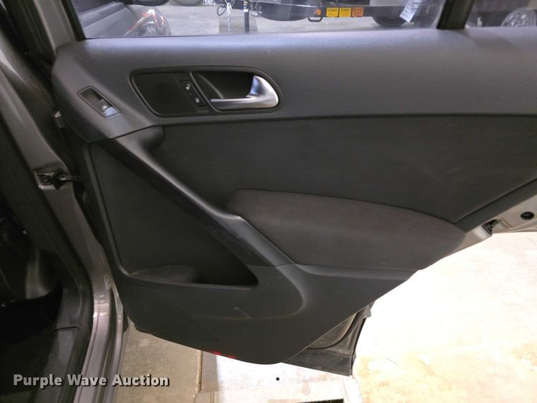 image for item FI0633 2011 Volkswagen Tiguan SUV