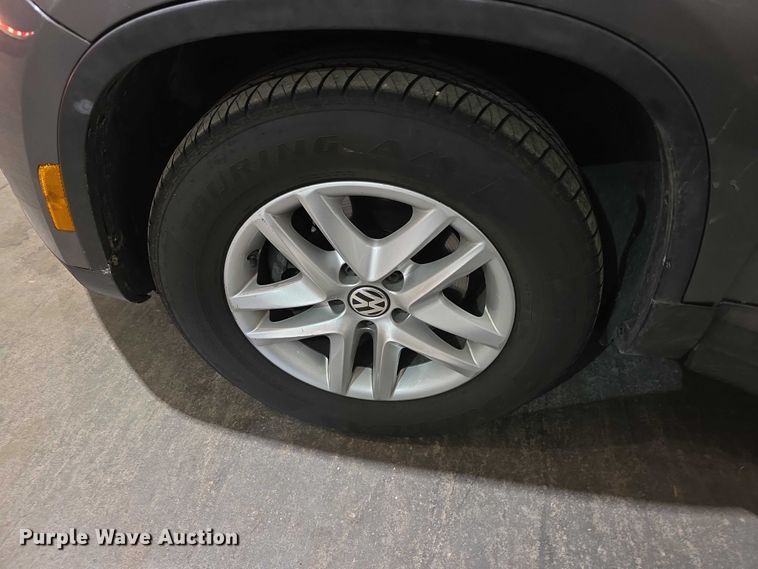 image for item FI0633 2011 Volkswagen Tiguan SUV