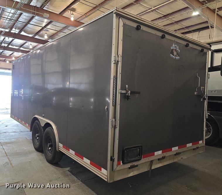 image for item FI0634 2022 R&M EC8.520TA enclosed cargo trailer