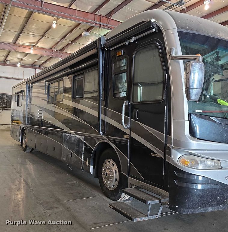 image for item FI0635 2004 Fleetwood Revolution RV