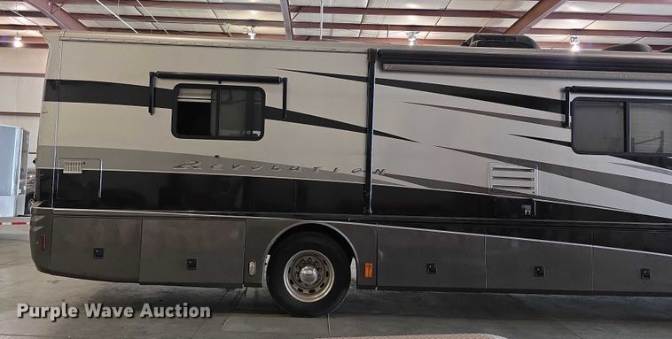 image for item FI0635 2004 Fleetwood Revolution RV
