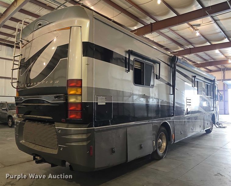 image for item FI0635 2004 Fleetwood Revolution RV