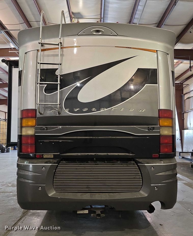 image for item FI0635 2004 Fleetwood Revolution RV