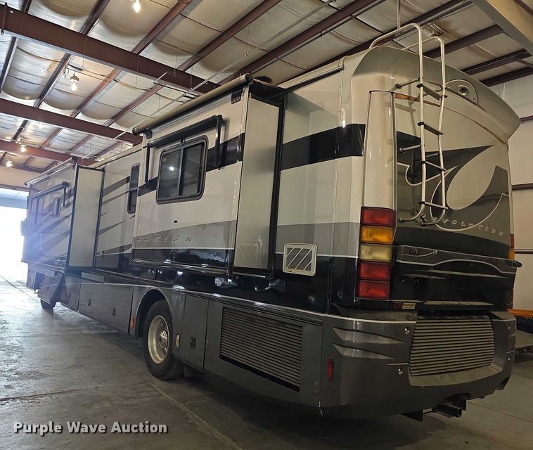 image for item FI0635 2004 Fleetwood Revolution RV