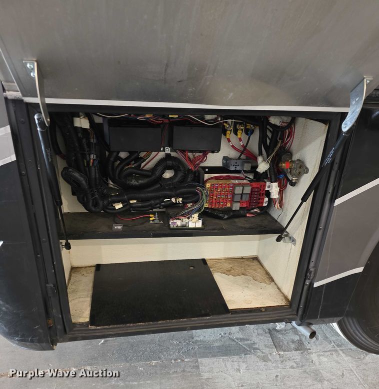 image for item FI0635 2004 Fleetwood Revolution RV