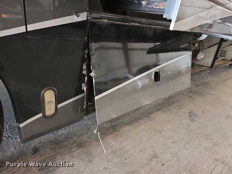 image for item FI0635 2004 Fleetwood Revolution RV