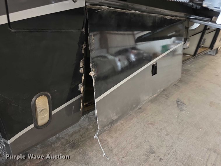 image for item FI0635 2004 Fleetwood Revolution RV