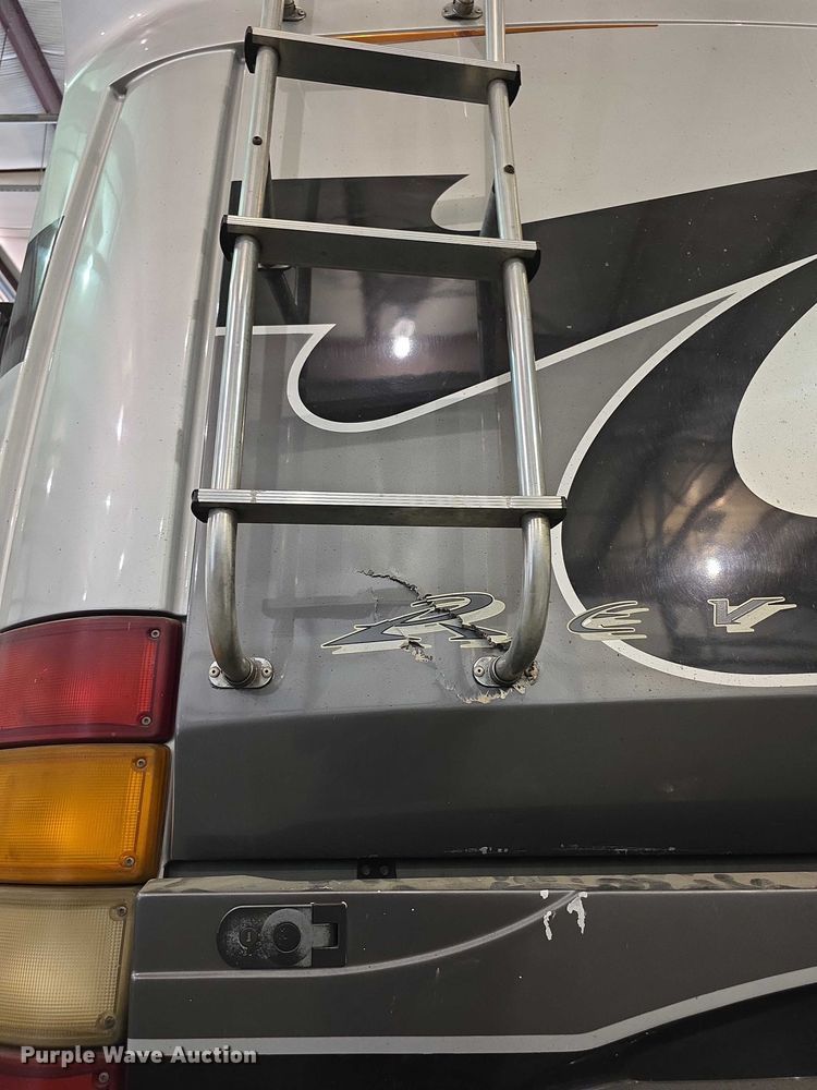 image for item FI0635 2004 Fleetwood Revolution RV