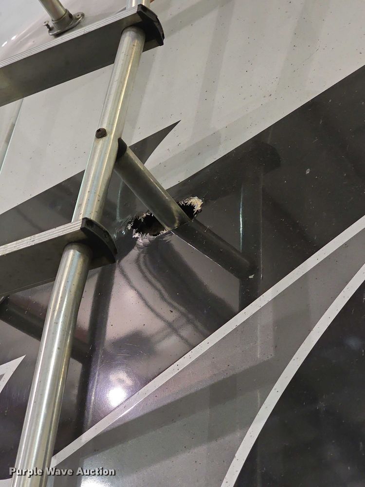 image for item FI0635 2004 Fleetwood Revolution RV