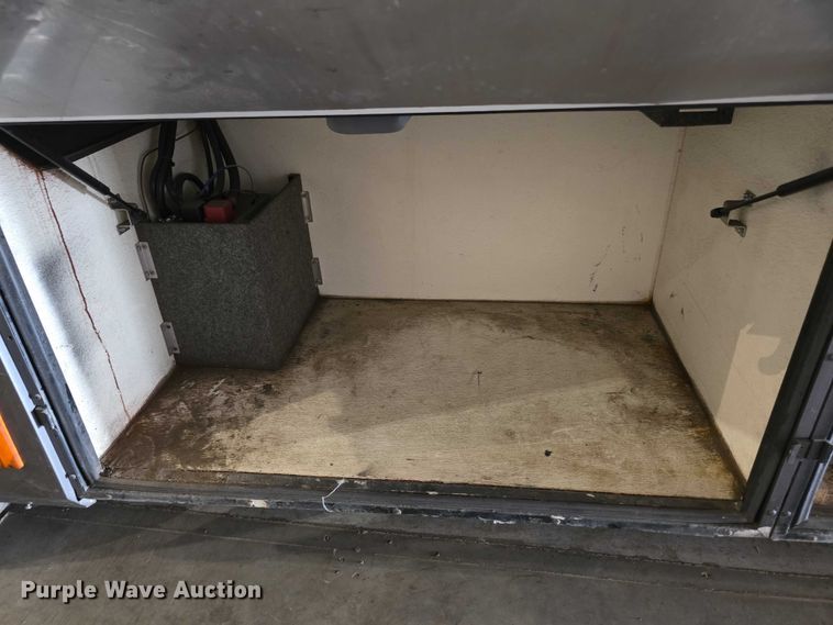 image for item FI0635 2004 Fleetwood Revolution RV