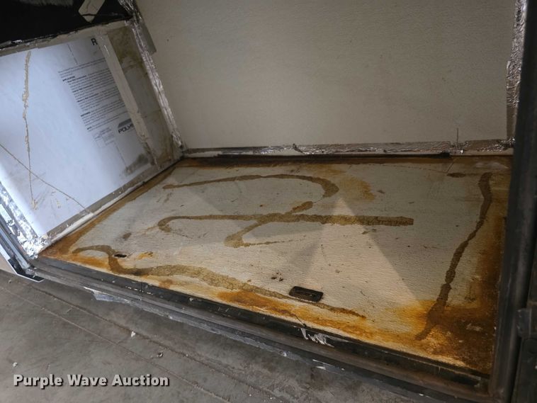 image for item FI0635 2004 Fleetwood Revolution RV