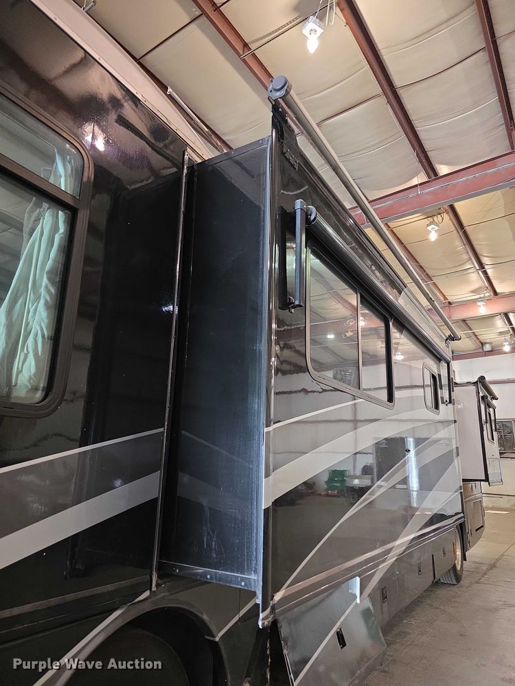 image for item FI0635 2004 Fleetwood Revolution RV