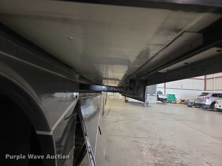 image for item FI0635 2004 Fleetwood Revolution RV