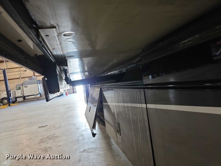 image for item FI0635 2004 Fleetwood Revolution RV