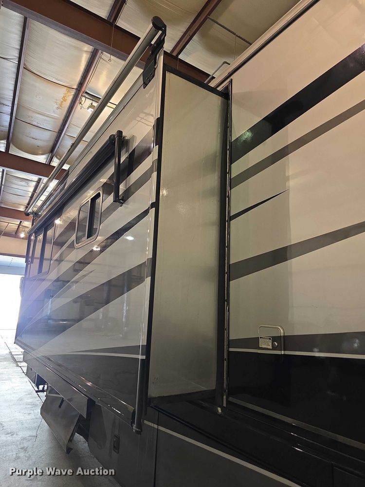 image for item FI0635 2004 Fleetwood Revolution RV