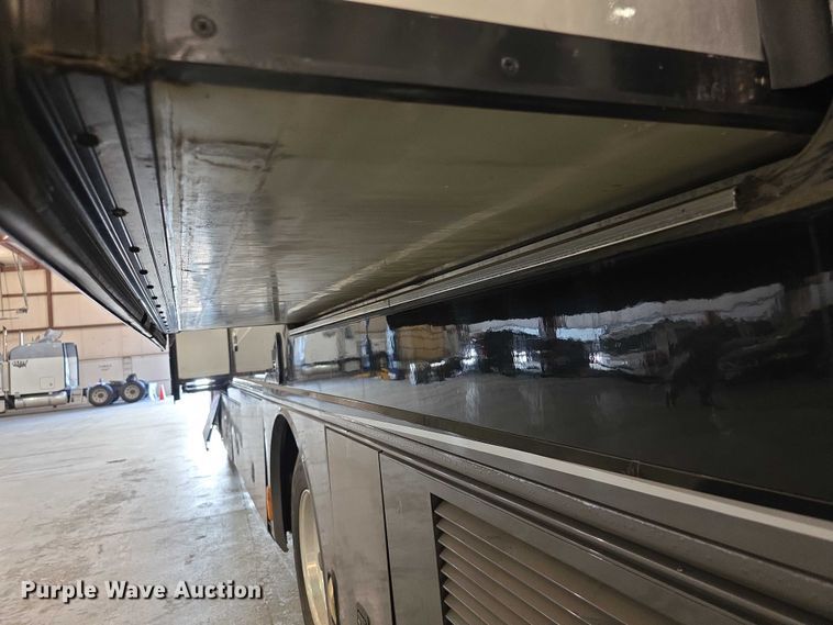 image for item FI0635 2004 Fleetwood Revolution RV