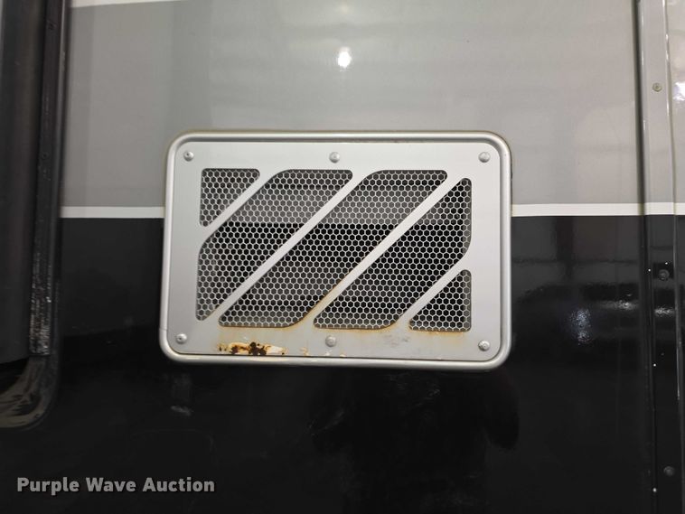 image for item FI0635 2004 Fleetwood Revolution RV