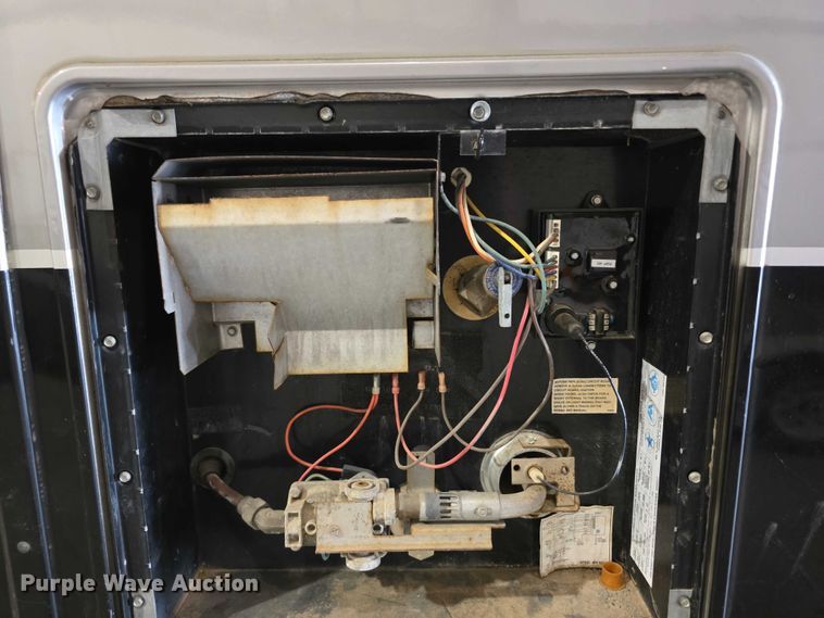 image for item FI0635 2004 Fleetwood Revolution RV