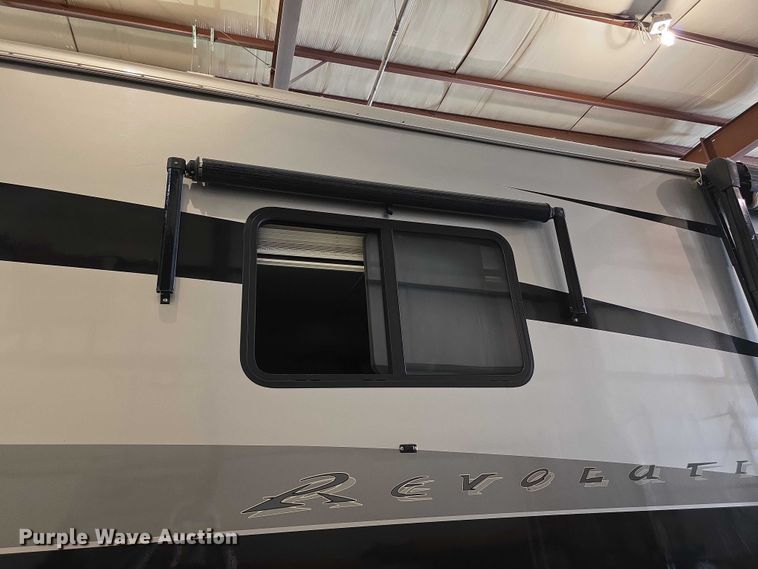 image for item FI0635 2004 Fleetwood Revolution RV