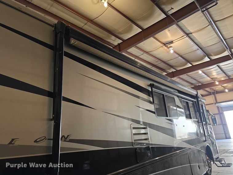 image for item FI0635 2004 Fleetwood Revolution RV