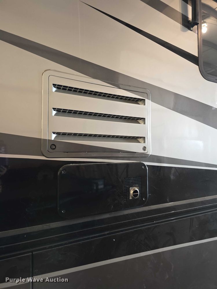 image for item FI0635 2004 Fleetwood Revolution RV