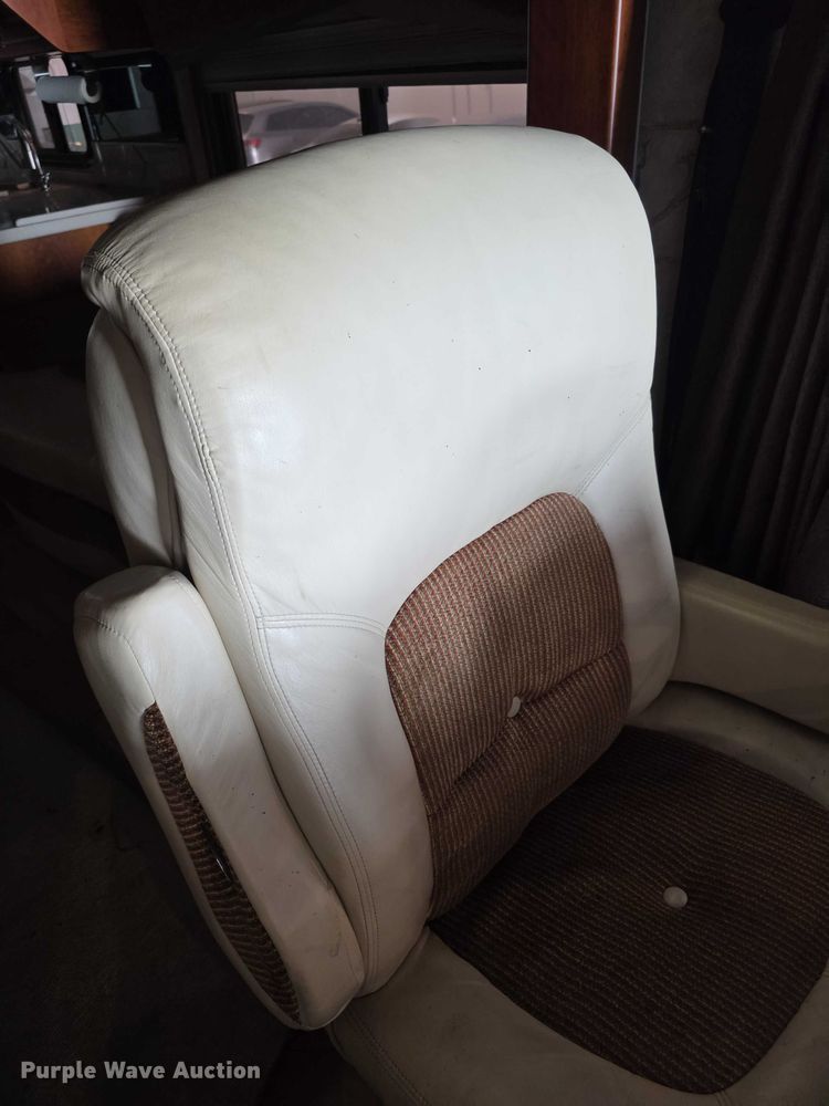 image for item FI0635 2004 Fleetwood Revolution RV