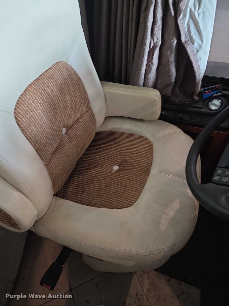 image for item FI0635 2004 Fleetwood Revolution RV