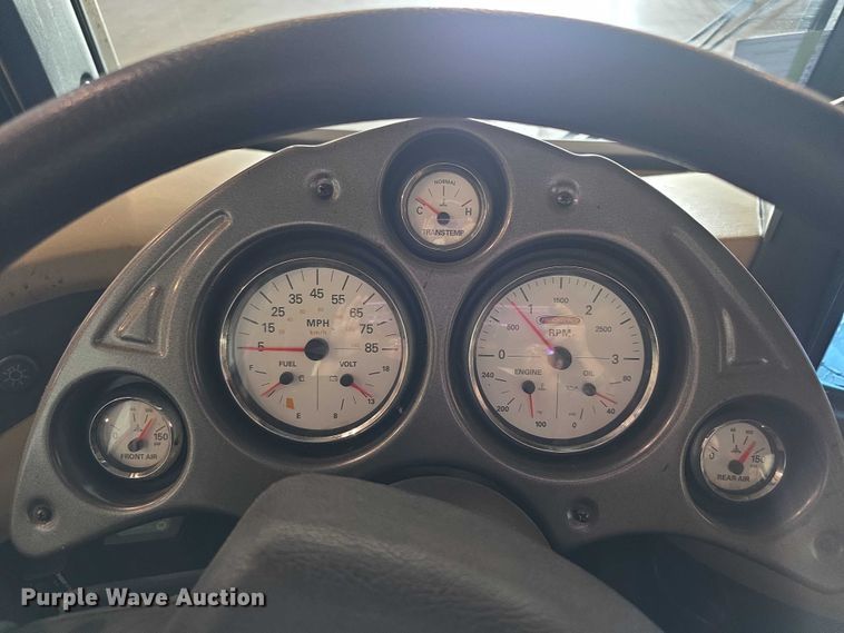 image for item FI0635 2004 Fleetwood Revolution RV