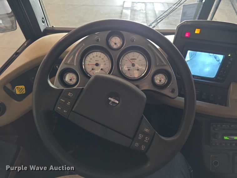 image for item FI0635 2004 Fleetwood Revolution RV