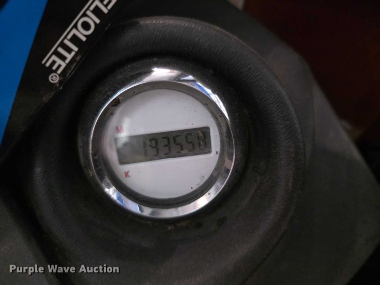 image for item FI0635 2004 Fleetwood Revolution RV