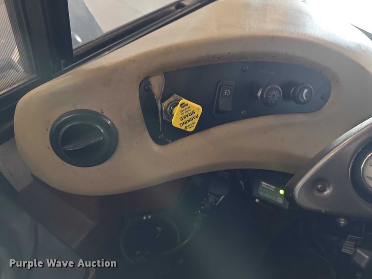 image for item FI0635 2004 Fleetwood Revolution RV