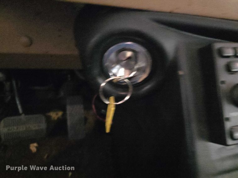 image for item FI0635 2004 Fleetwood Revolution RV