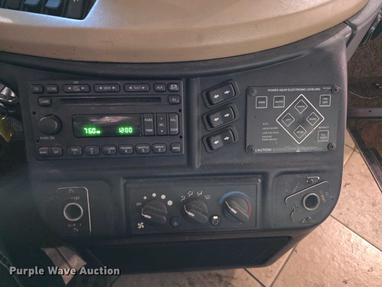 image for item FI0635 2004 Fleetwood Revolution RV