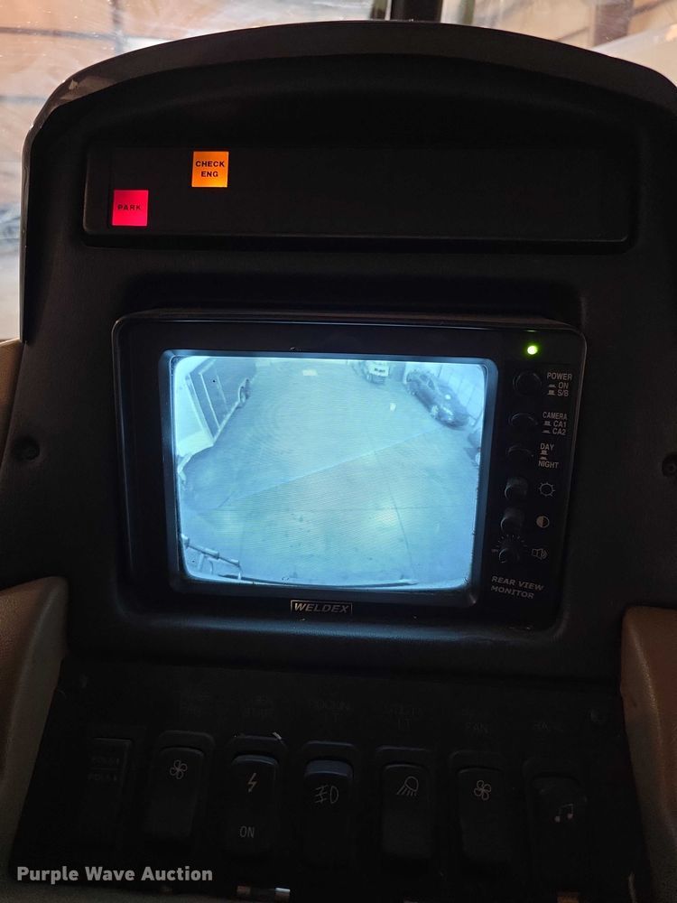 image for item FI0635 2004 Fleetwood Revolution RV