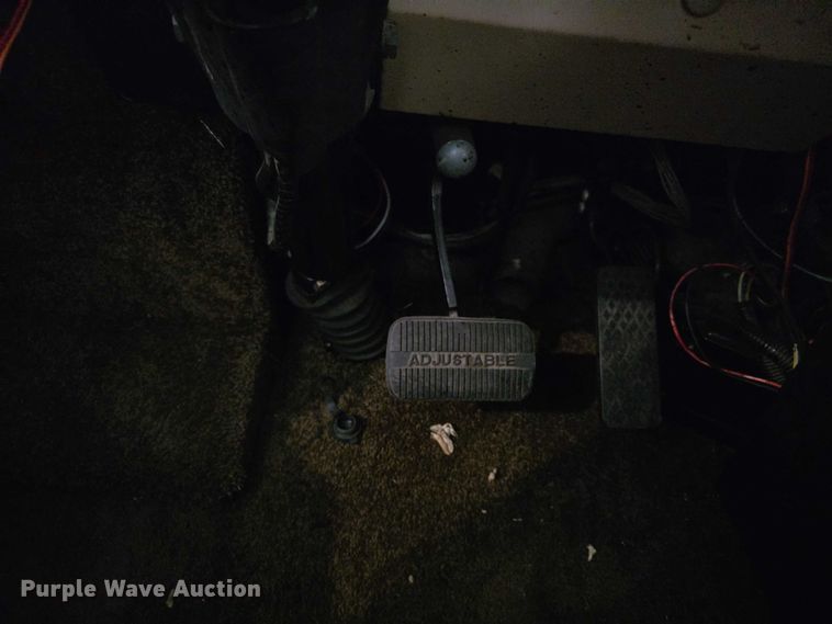 image for item FI0635 2004 Fleetwood Revolution RV