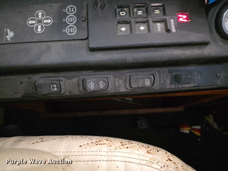 image for item FI0635 2004 Fleetwood Revolution RV