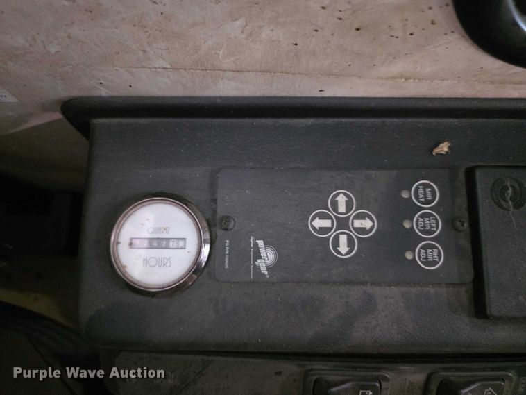 image for item FI0635 2004 Fleetwood Revolution RV