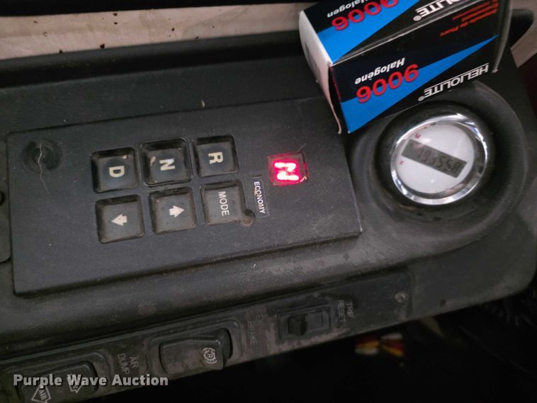 image for item FI0635 2004 Fleetwood Revolution RV