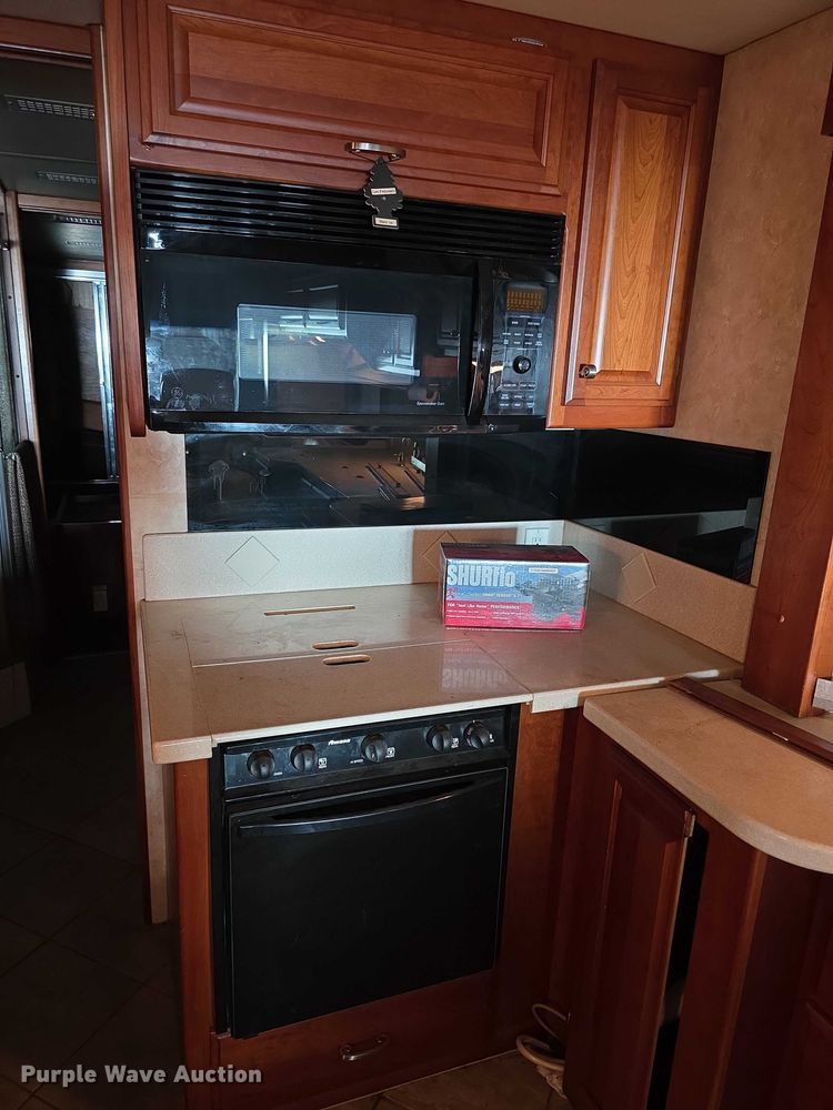 image for item FI0635 2004 Fleetwood Revolution RV