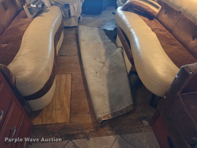 image for item FI0635 2004 Fleetwood Revolution RV