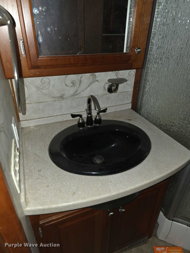 image for item FI0635 2004 Fleetwood Revolution RV