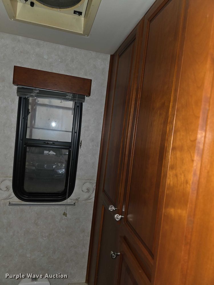 image for item FI0635 2004 Fleetwood Revolution RV