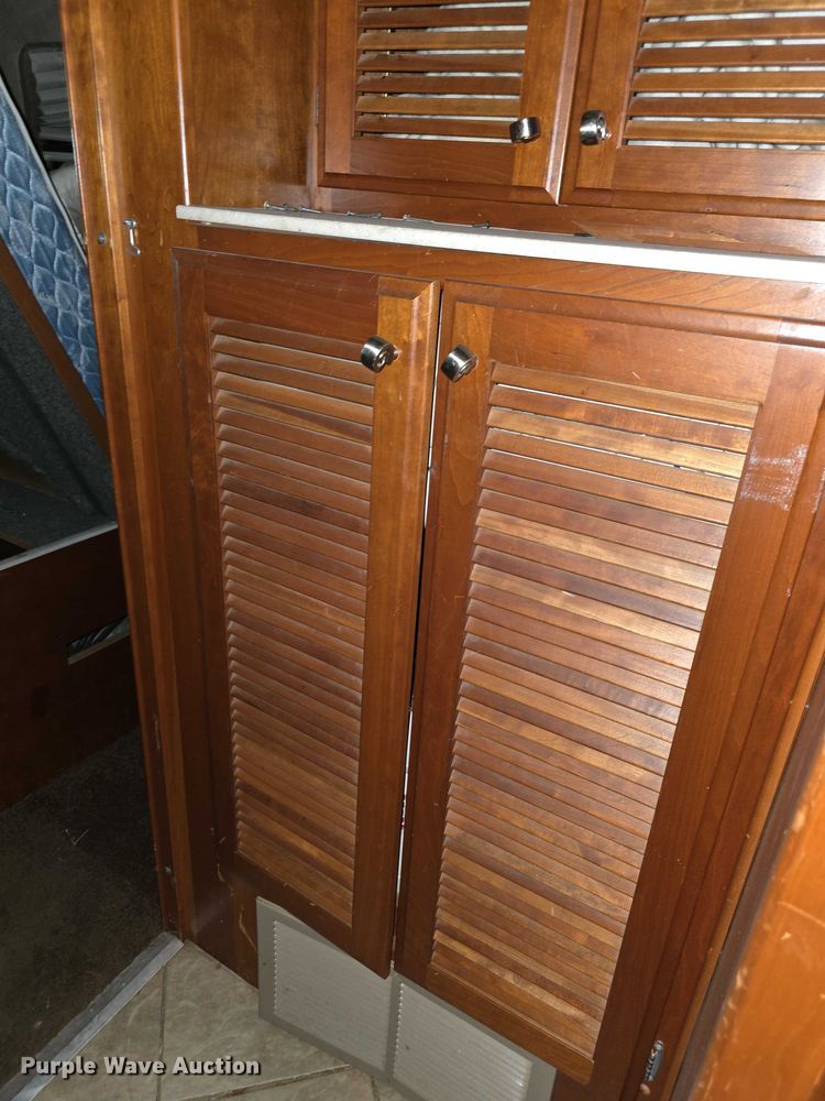 image for item FI0635 2004 Fleetwood Revolution RV