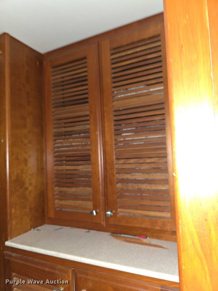 image for item FI0635 2004 Fleetwood Revolution RV