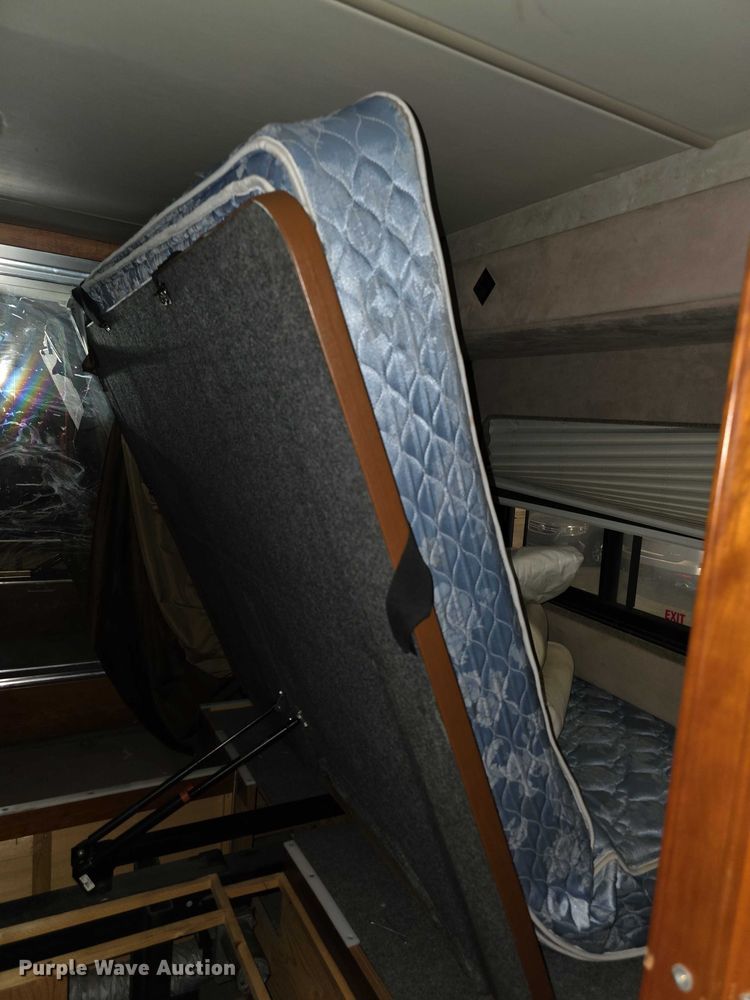 image for item FI0635 2004 Fleetwood Revolution RV