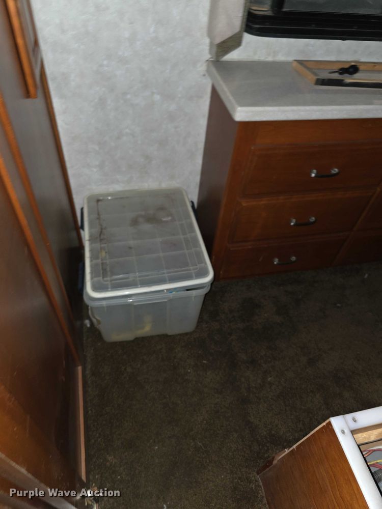 image for item FI0635 2004 Fleetwood Revolution RV