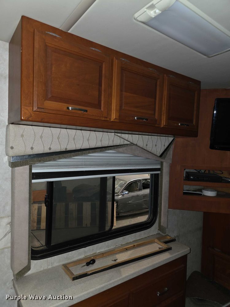 image for item FI0635 2004 Fleetwood Revolution RV