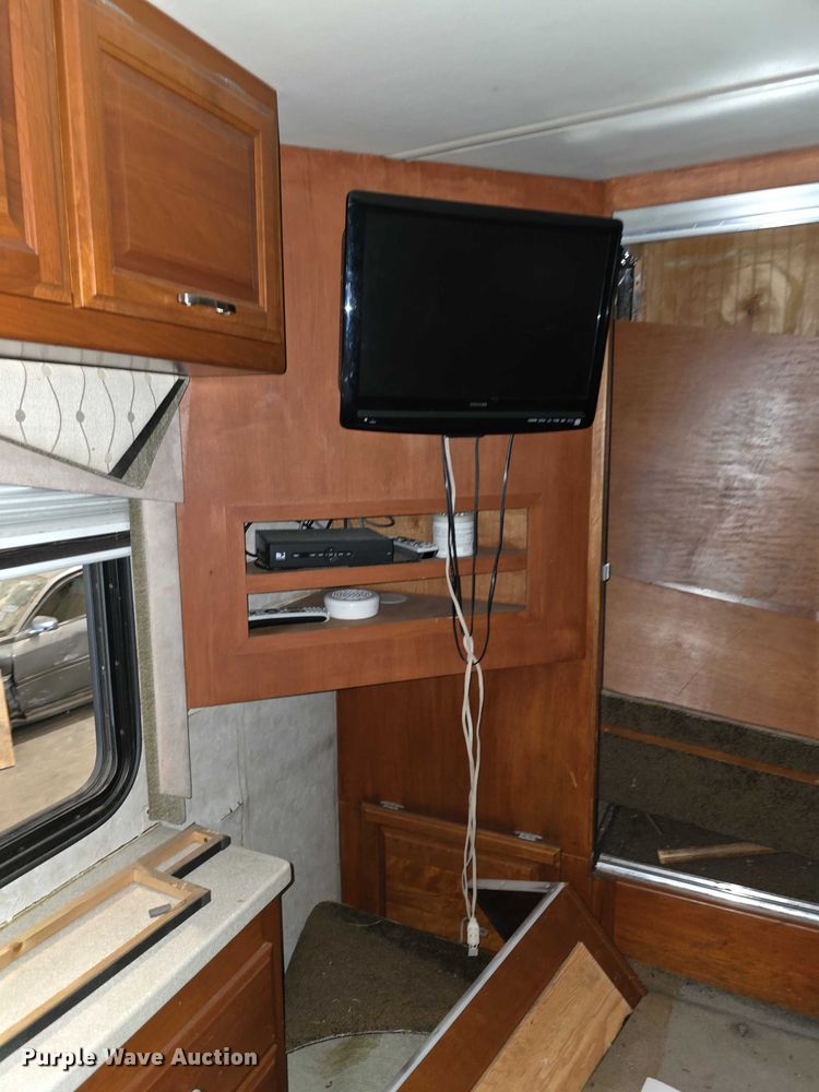 image for item FI0635 2004 Fleetwood Revolution RV